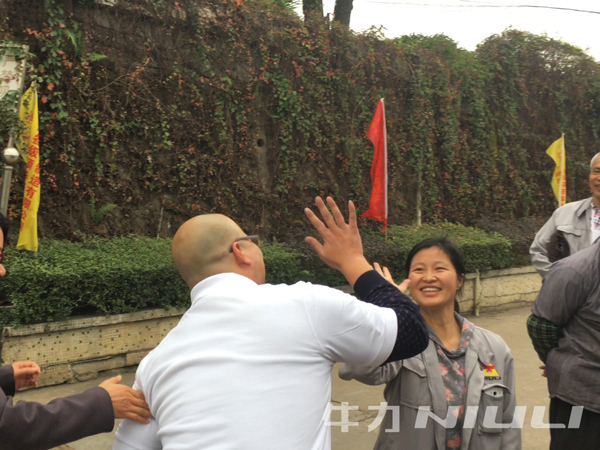 Highlights of niuli company's long-distance race high five encouragement